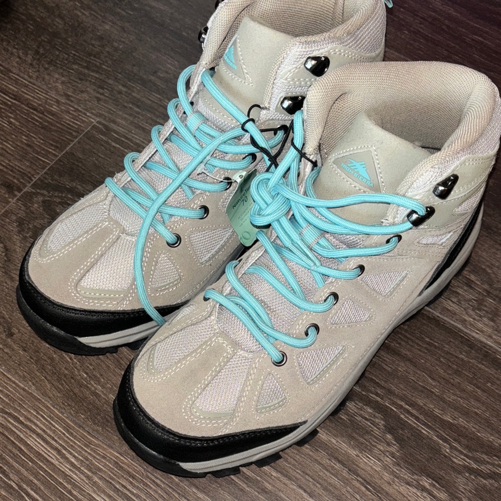 High Sierra Athletic Shoes in Cream and Blue